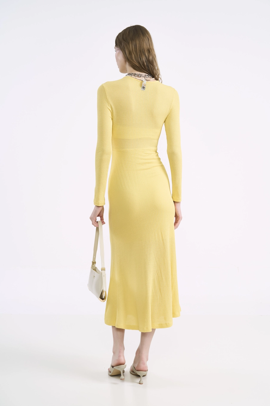 Vestido Midi Justo Manga Longa Amarelo