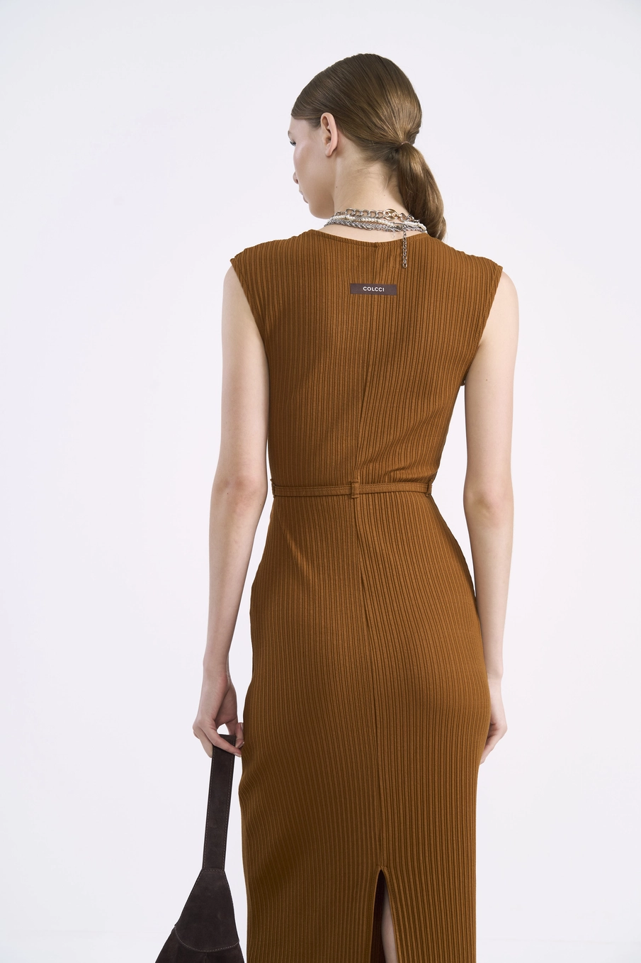 Vestido Midi Canelado Com Assimetria Marrom