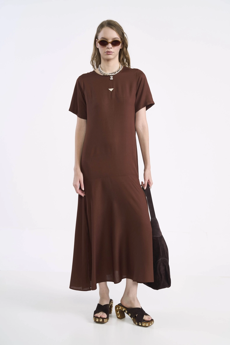 Vestido Midi Evasê Com Detalhe Frontal