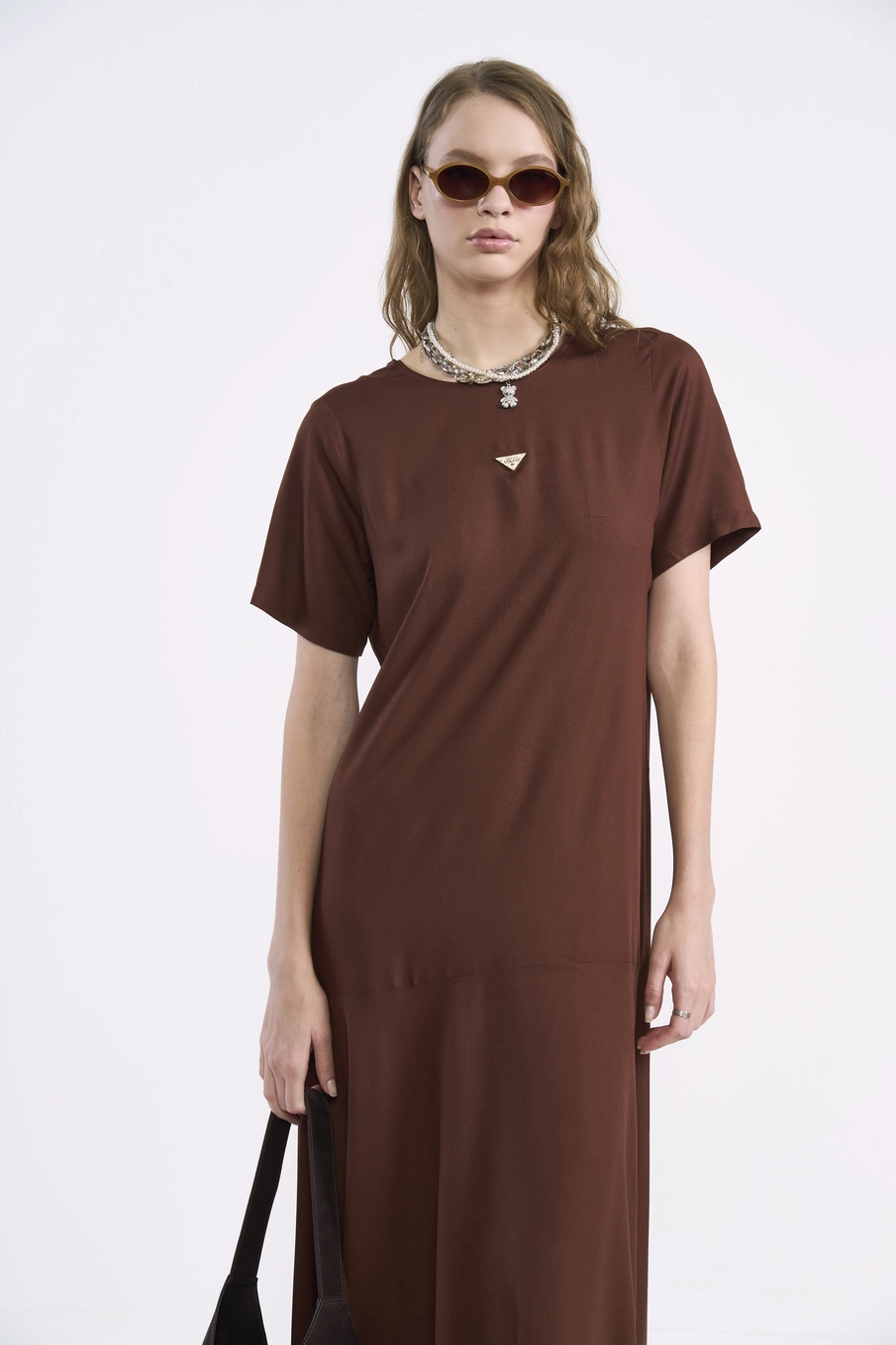 Vestido Midi Evasê Com Detalhe Frontal Marrom