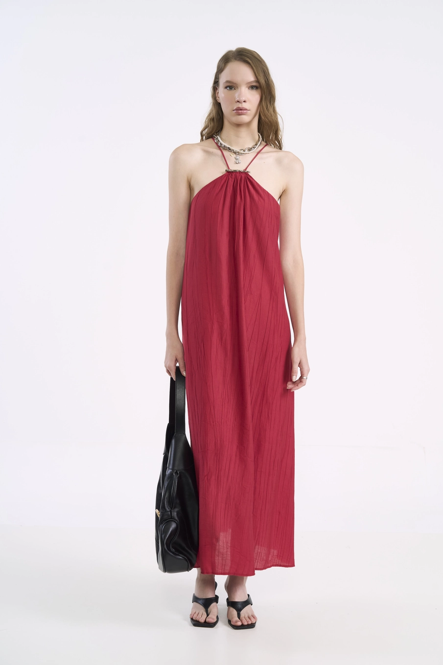 Vestido Longo Frente Única Com Detalhe Em Metal Vermelho