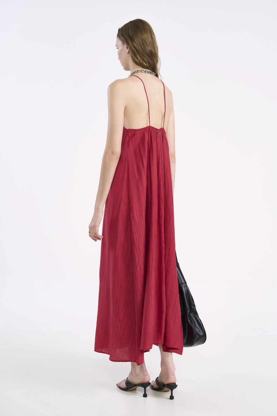 Vestido Longo Frente Única Com Detalhe Em Metal Vermelho