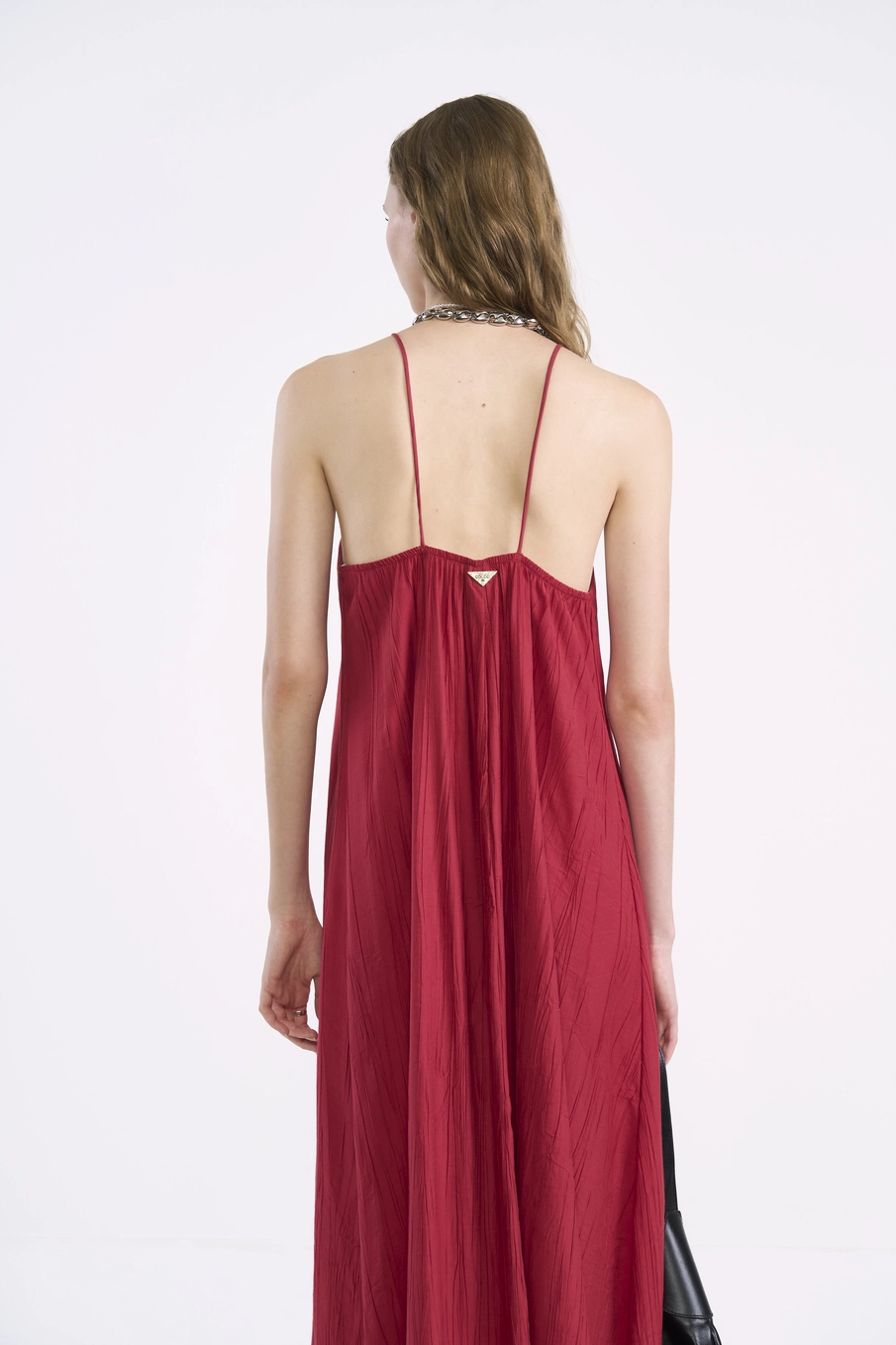 Vestido Longo Frente Única Com Detalhe Em Metal Vermelho