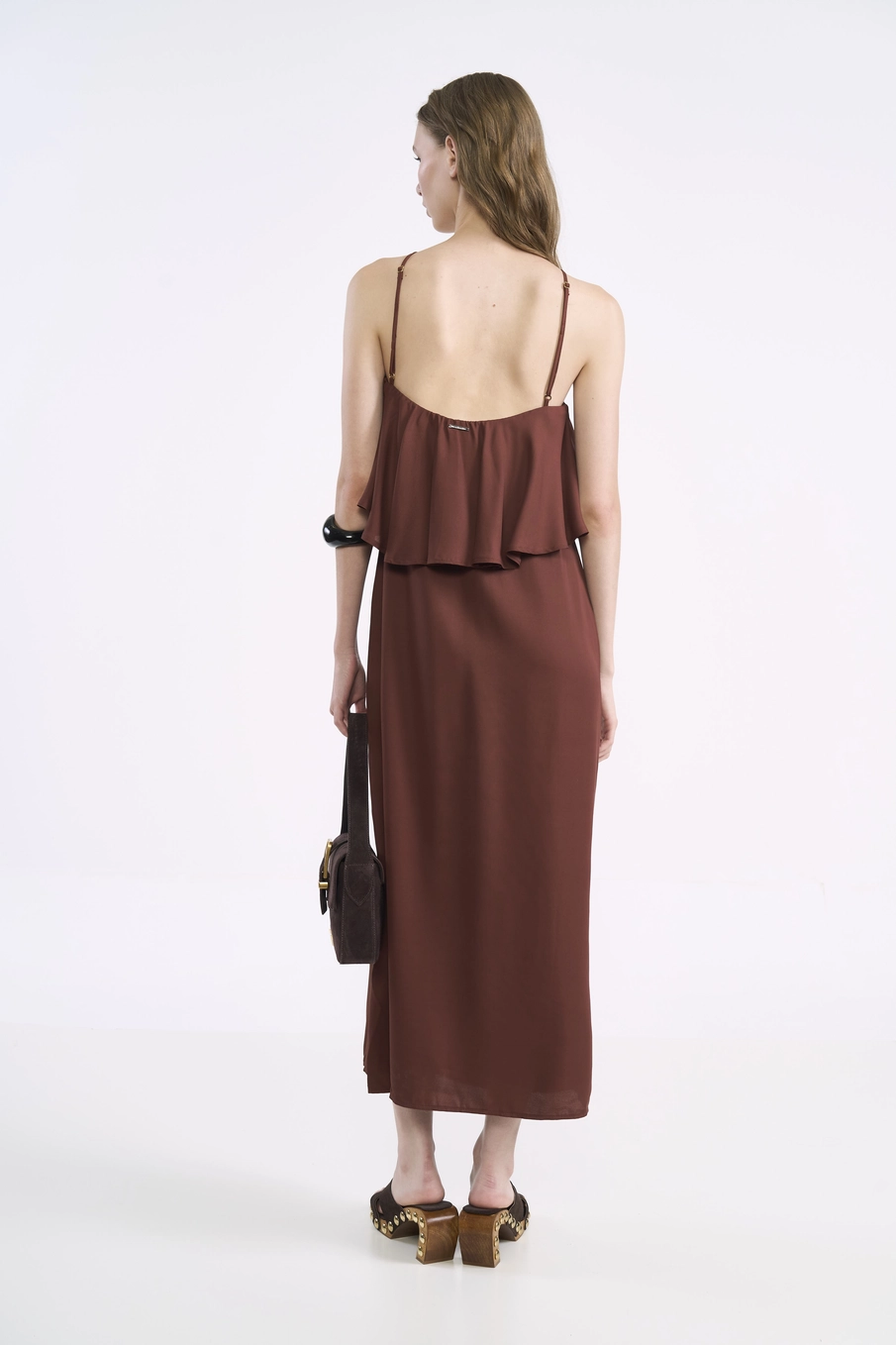 Vestido Midi Ajustado Com Babado Sobreposto Marrom