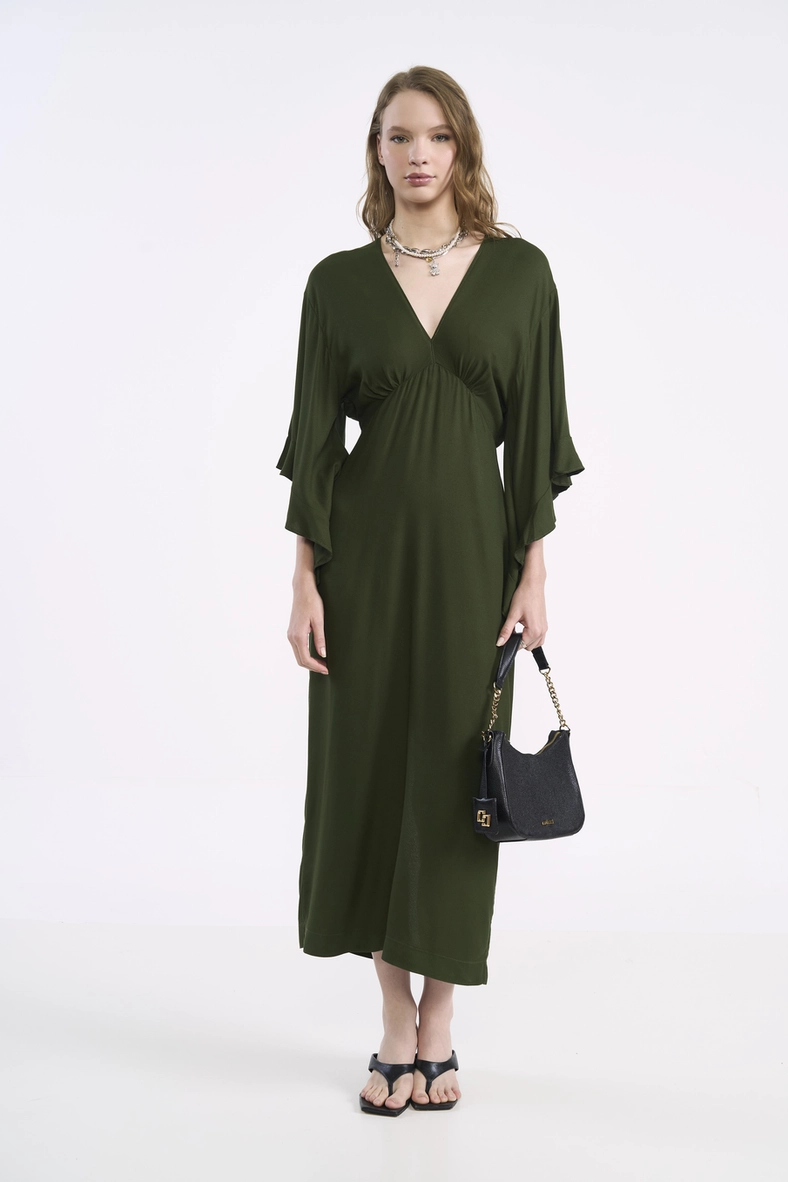Vestido Midi Fluido Com Manga Ampla