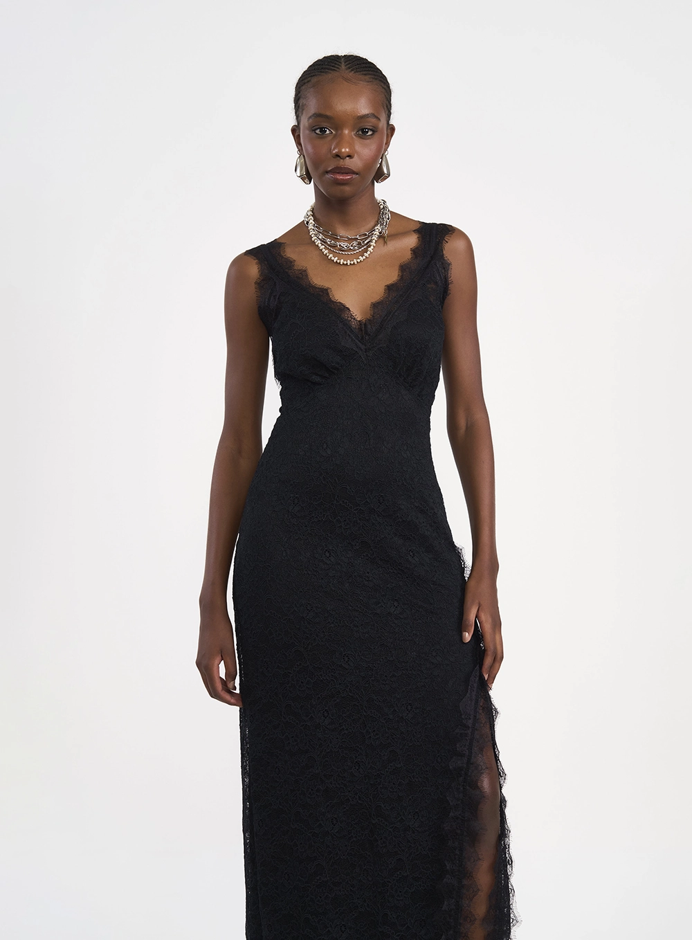Vestido Midi Slim Com Renda E Fenda Lateral Preto