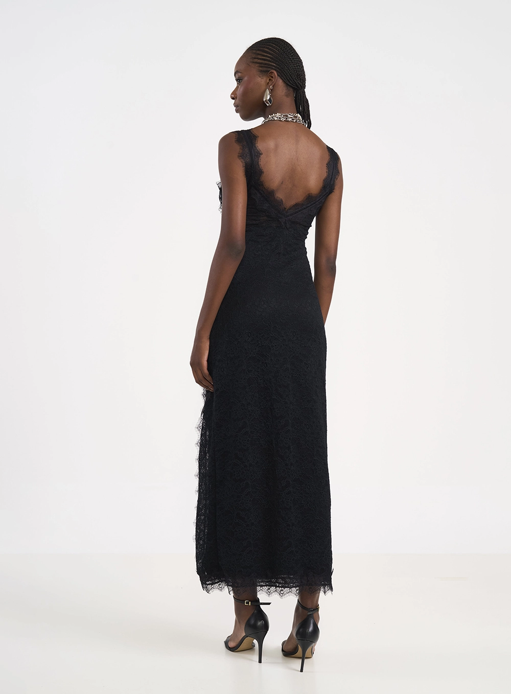 Vestido Midi Slim Com Renda E Fenda Lateral Preto