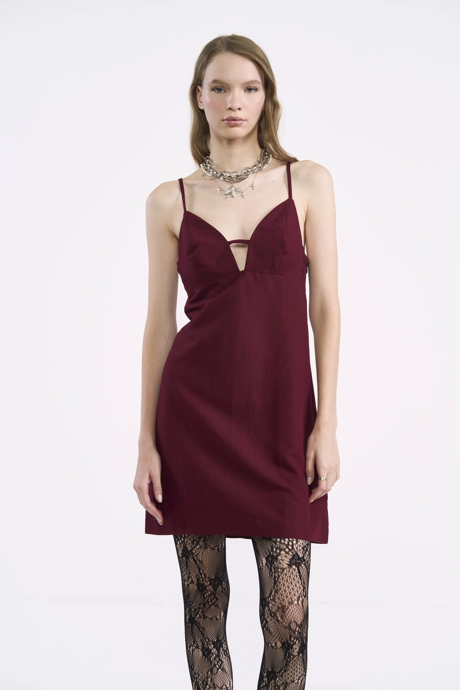 Vestido Curto Com Decote Vazado Bordô
