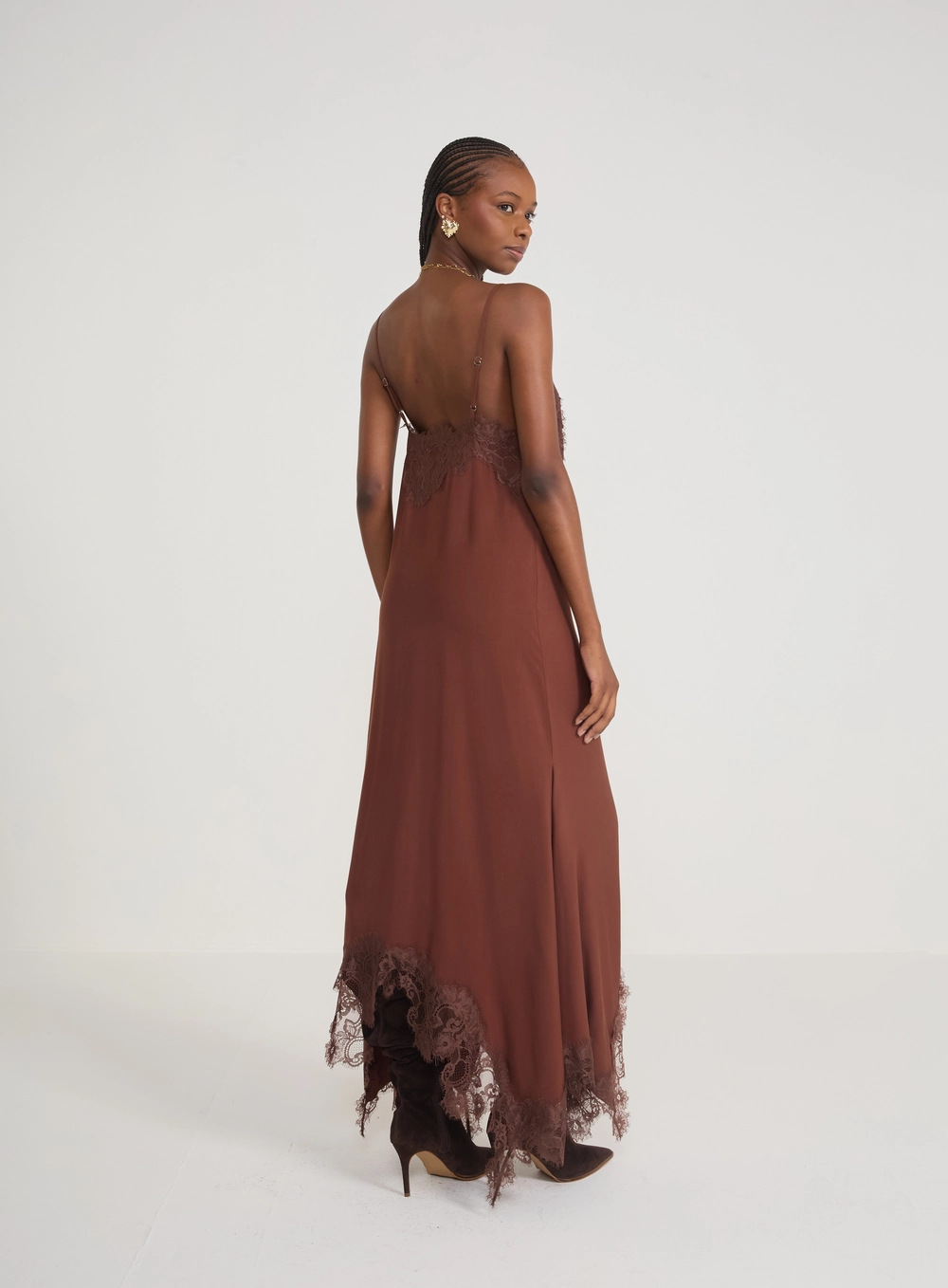 Vestido Midi Renda E Fluidez Marrom