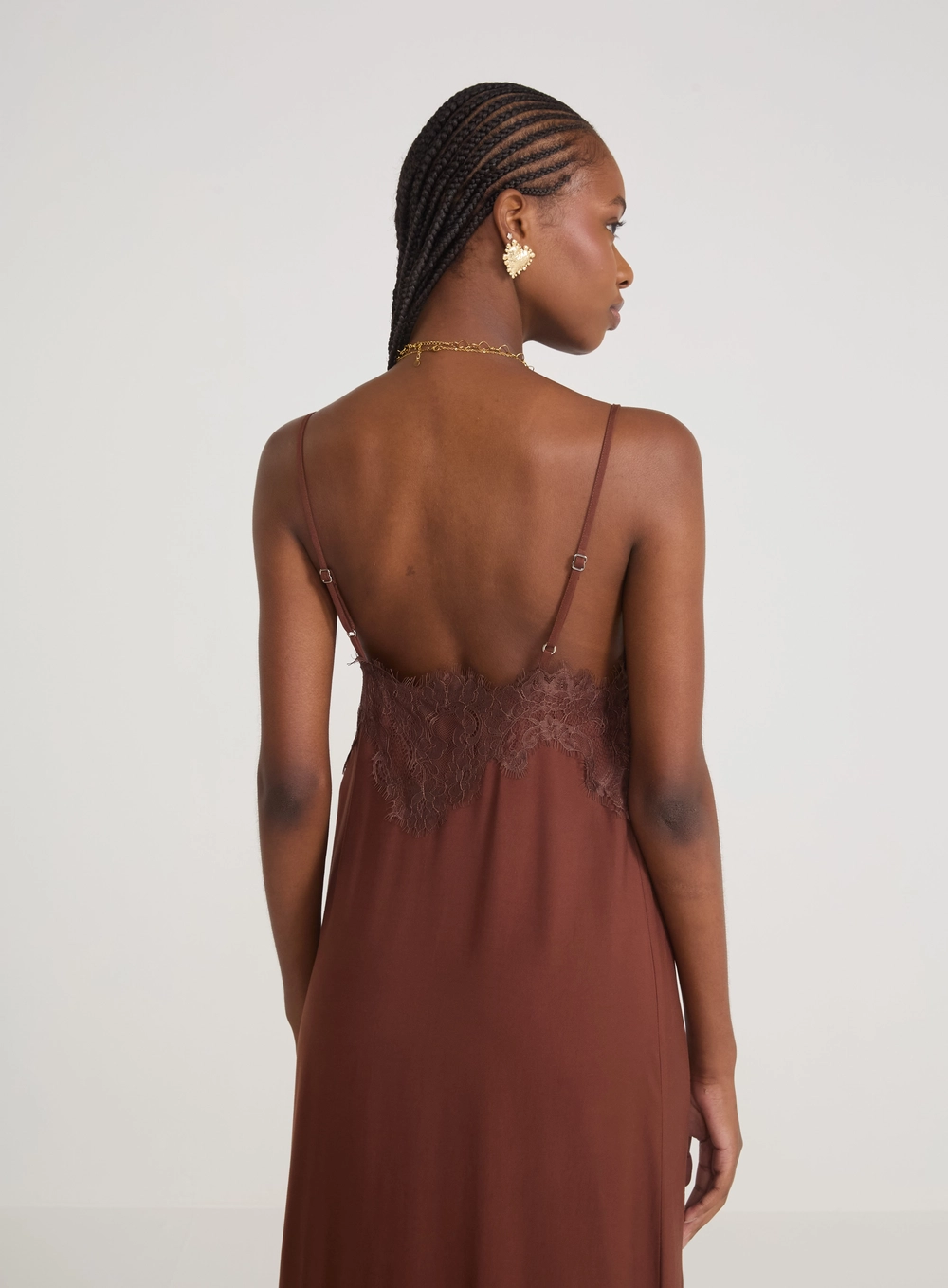 Vestido Midi Renda E Fluidez Marrom