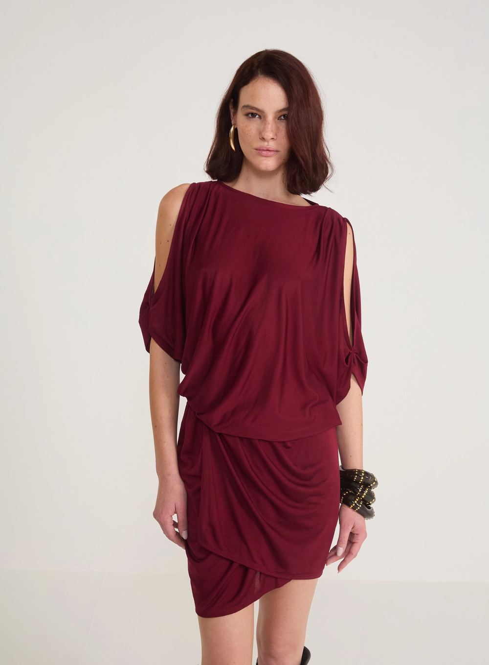 Vestido Curto Drapeado Bordô