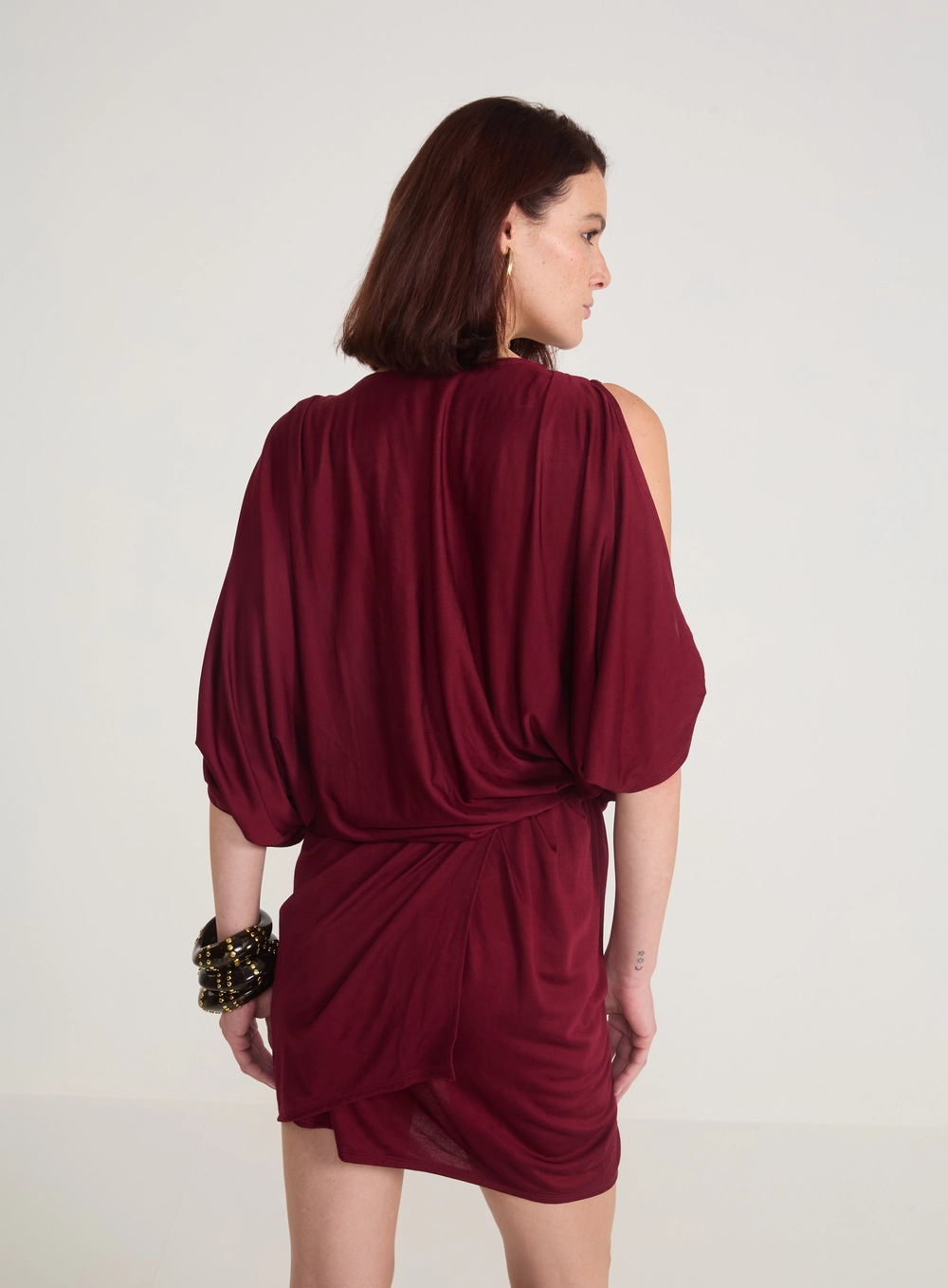 Vestido Curto Drapeado Bordô