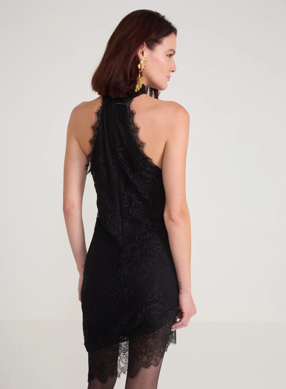 Vestido Curto Renda Gola Alta Preto