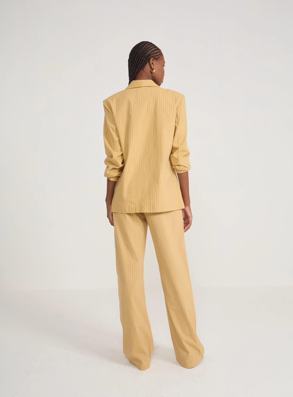Blazer Alfaiataria Risca De Giz Bege Estampados