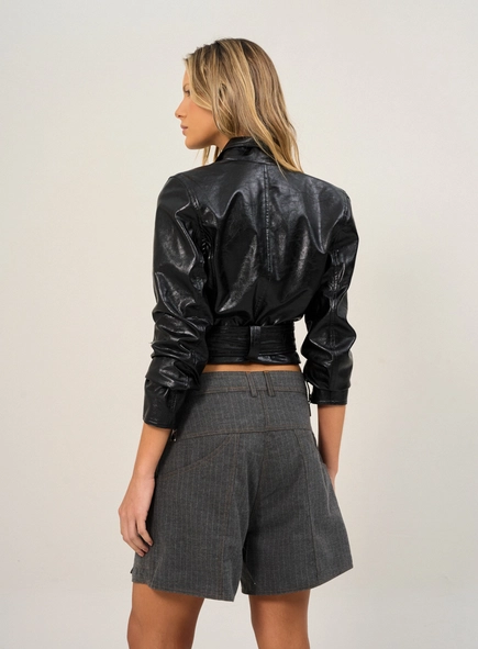 Short Feminino Risca De Giz Com Bolsos