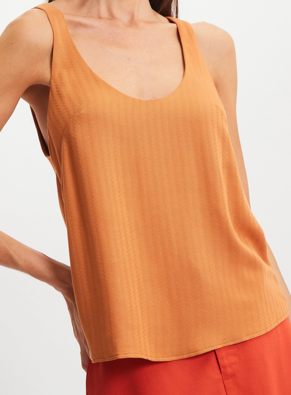 Regata Feminina Evasê Jacquard Bege 4