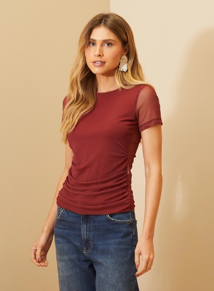 Camiseta Feminina Slim Com Detalhe Em Tule Vermelho 1