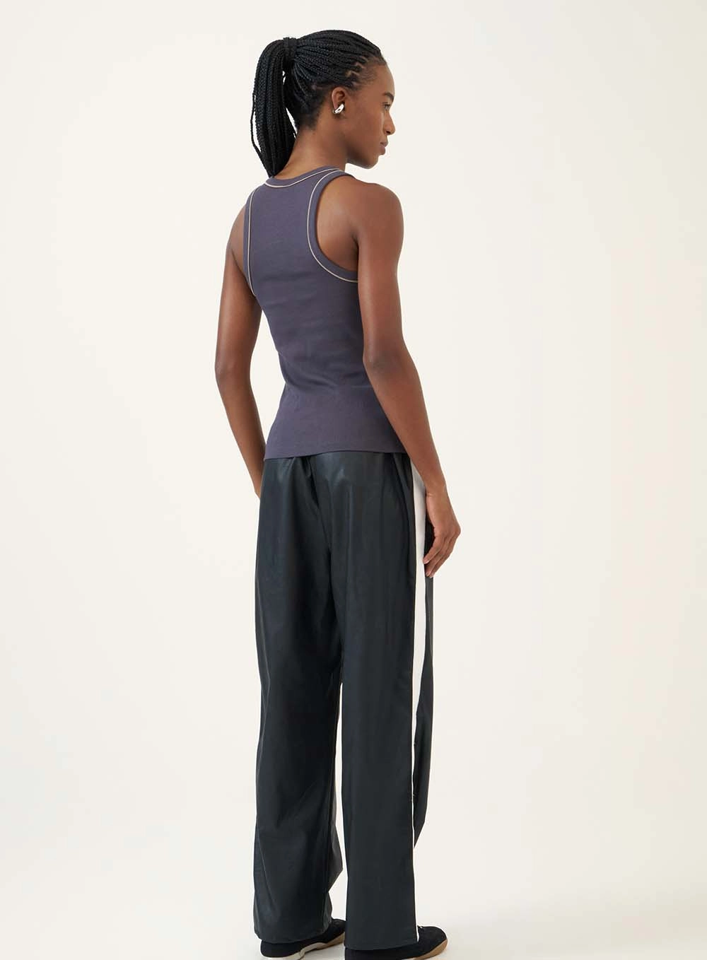 Calça Reta Ampla Com Faixa Lateral Preto