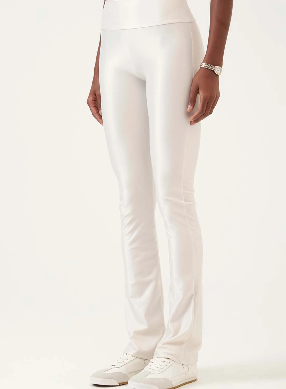 Calça Flare Com Recorte Costas Cinza