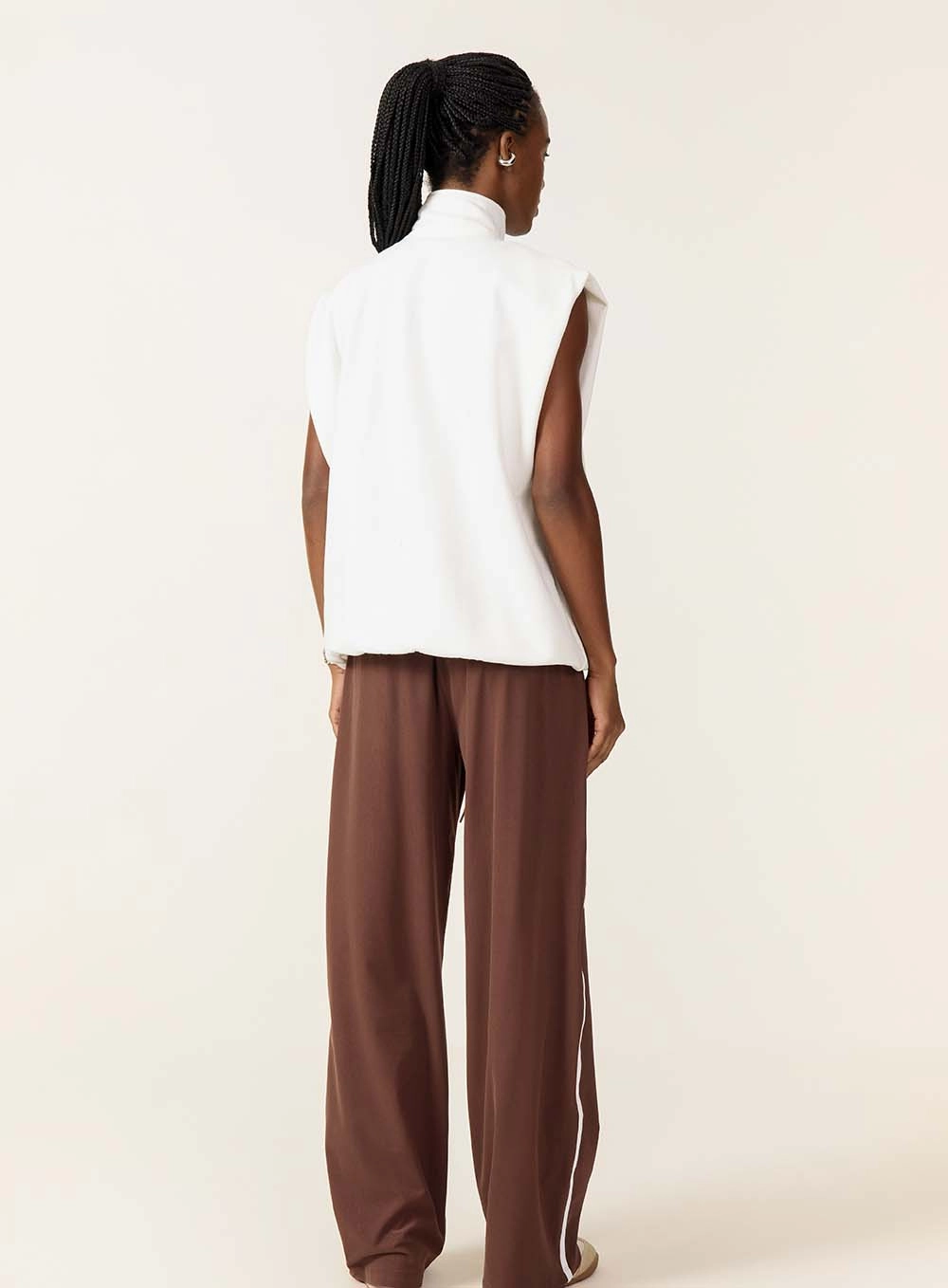 Calça Wide Leg Com Listra Lateral Marrom