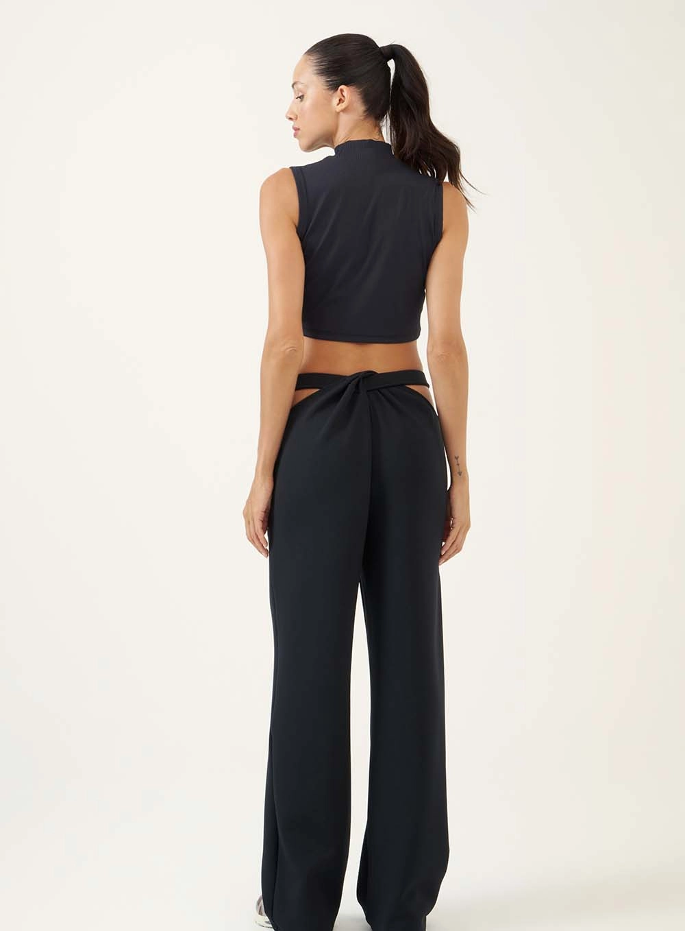 Calça Wide Leg Com Cós Cut Out Preto