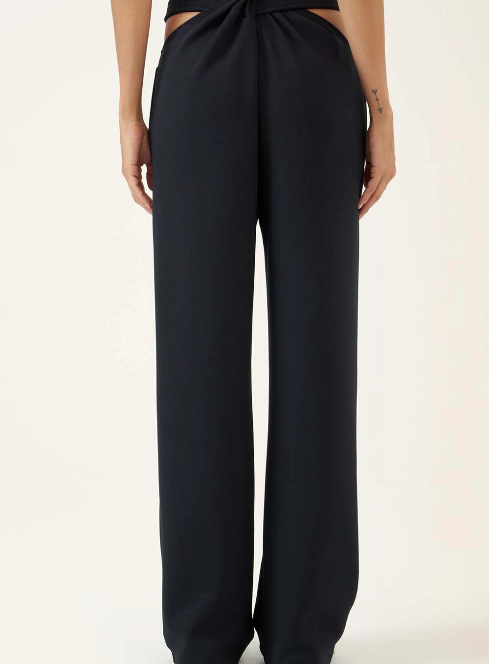 Calça Wide Leg Com Cós Cut Out Preto
