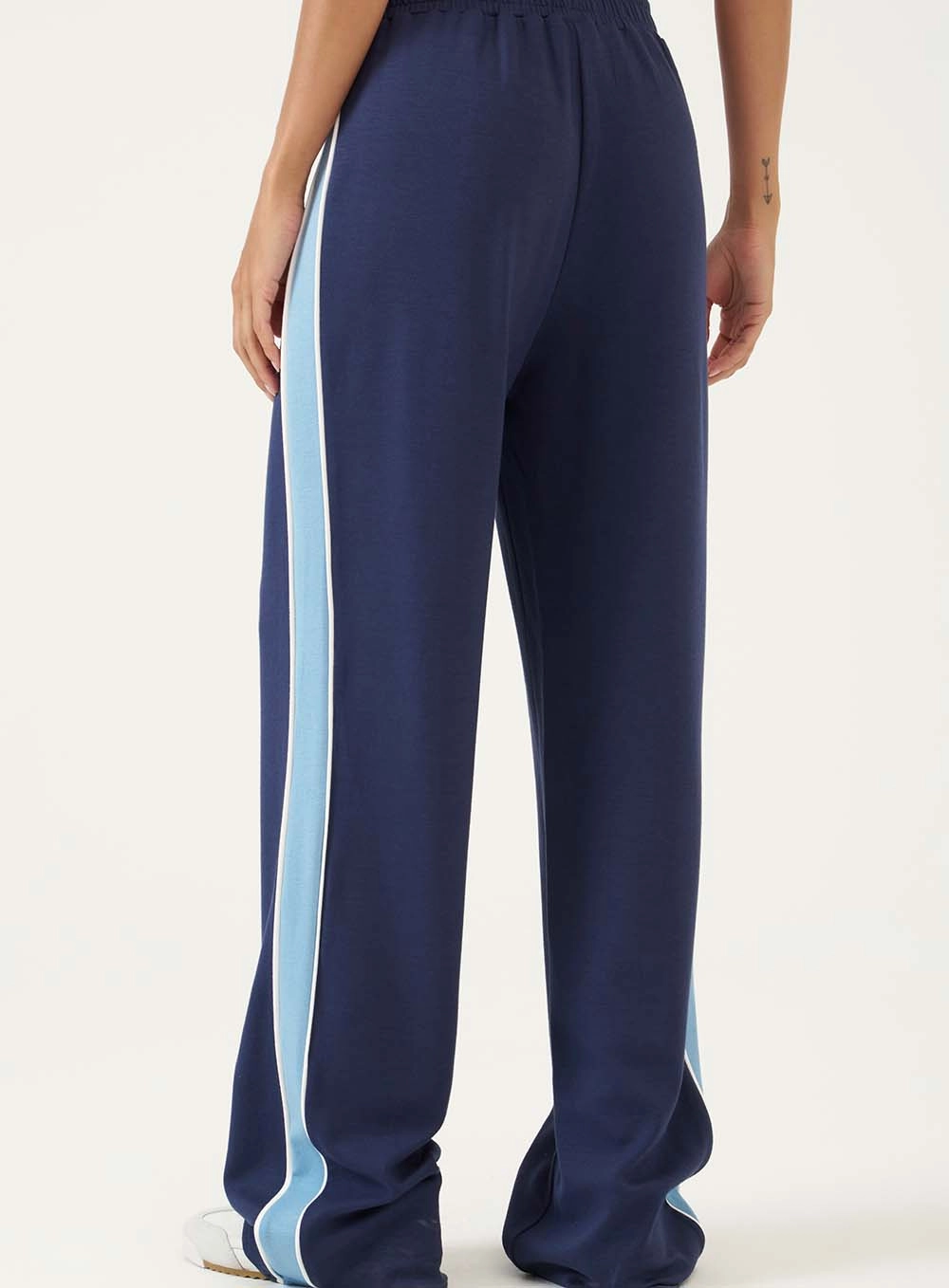 Calça Reta Ampla Com Faixa Lateral Azul