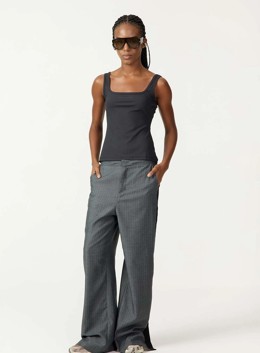 Calça Wide Leg Com Botões Laterais