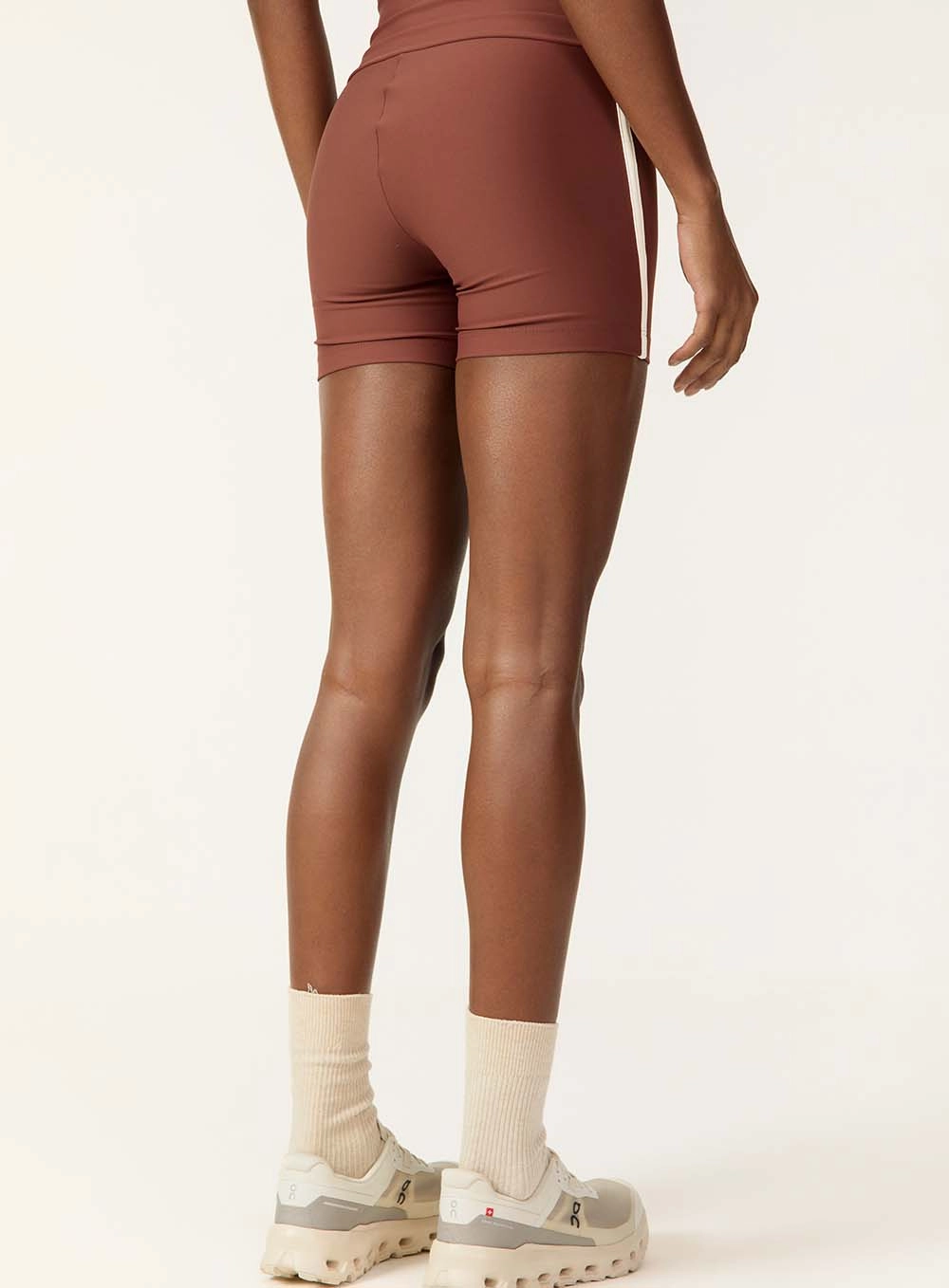 Bermuda Slim Esportiva Com Cintura Alta Marrom