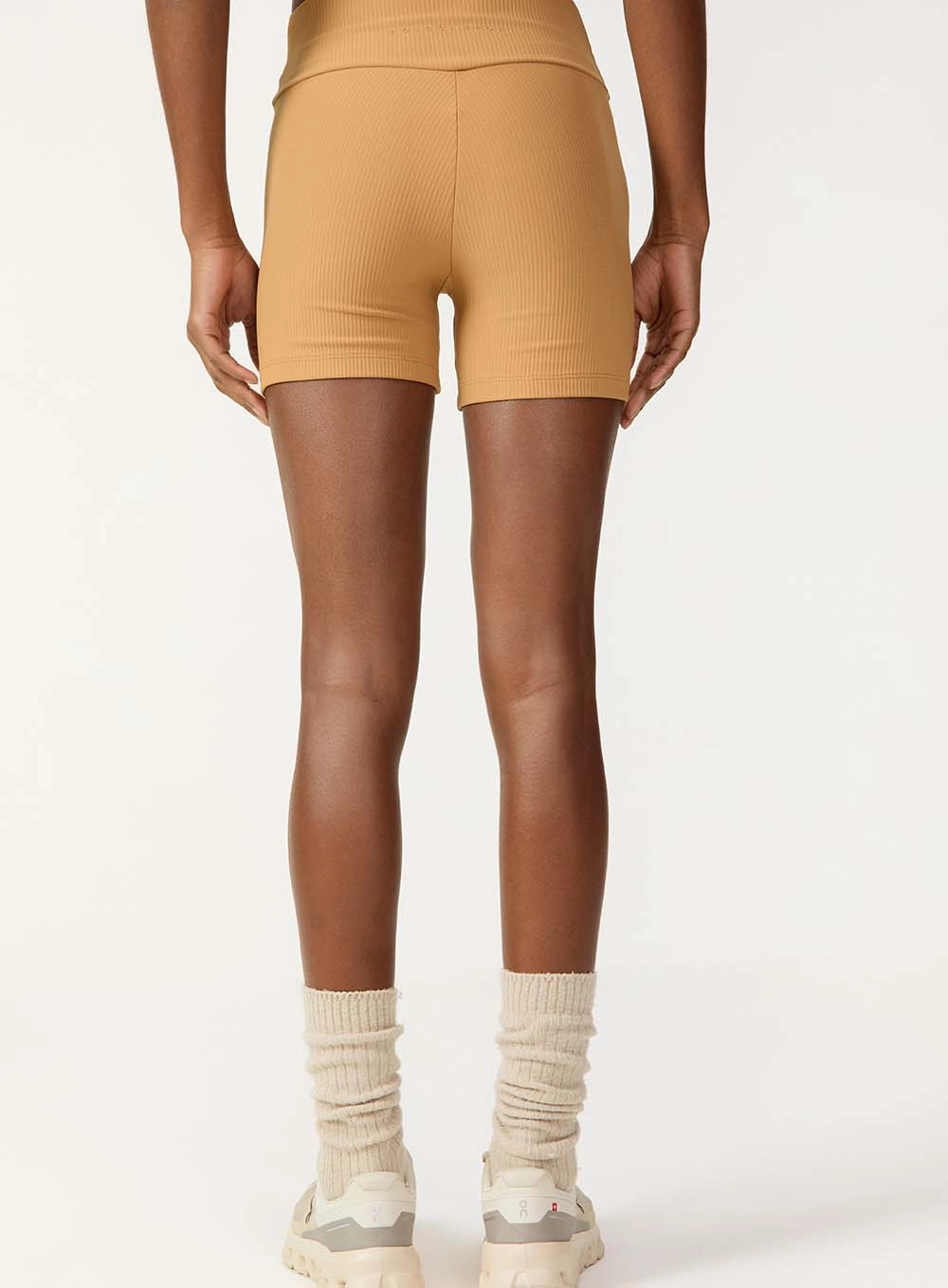 Short Biker Curto Ribbed Essence Bege