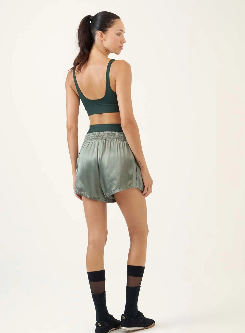 Short Fluido Acetinado Verde