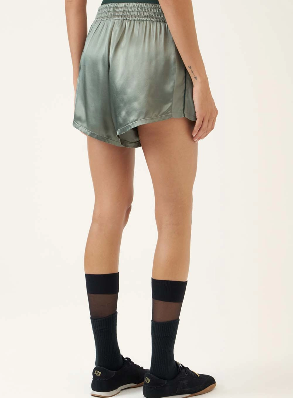 Short Fluido Acetinado Verde