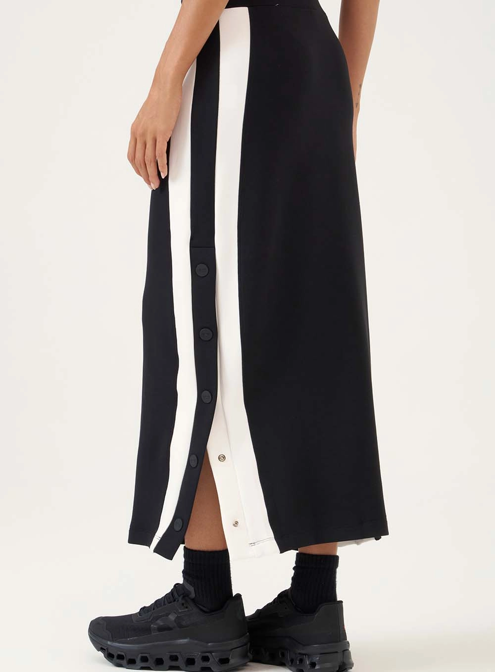 Saia Midi Com Fenda Lateral Preto