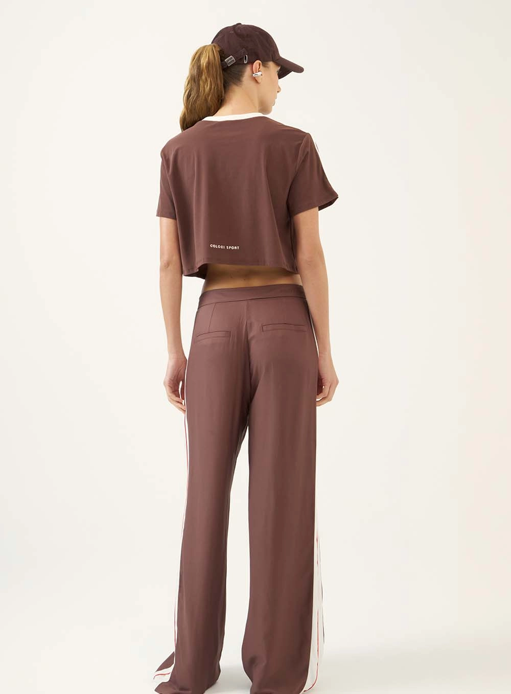 Camiseta Esportiva Cropped Reta Marrom