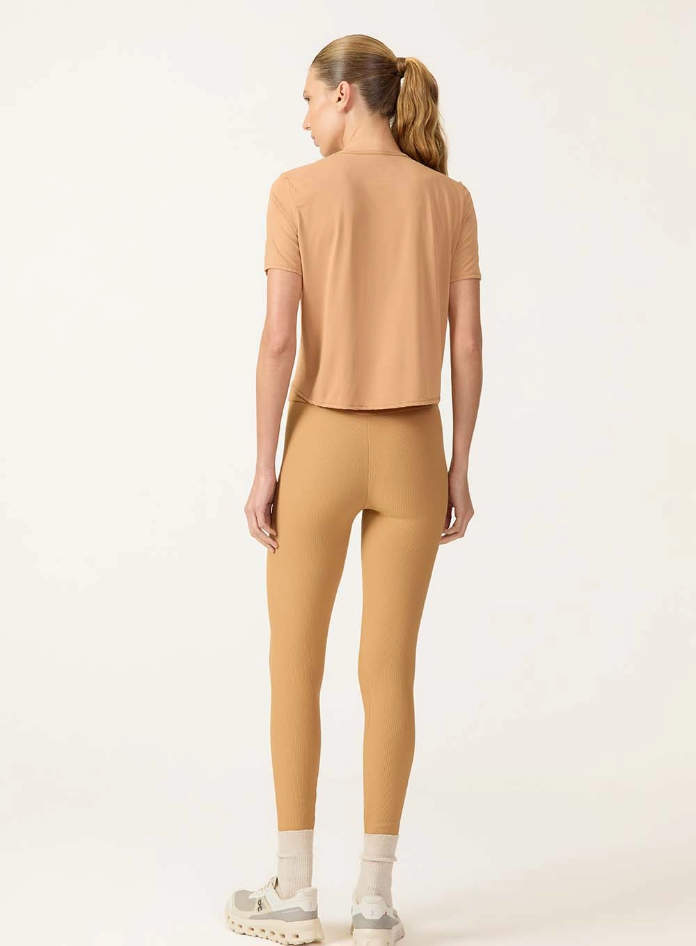 Camiseta Esportiva Cropped Bege