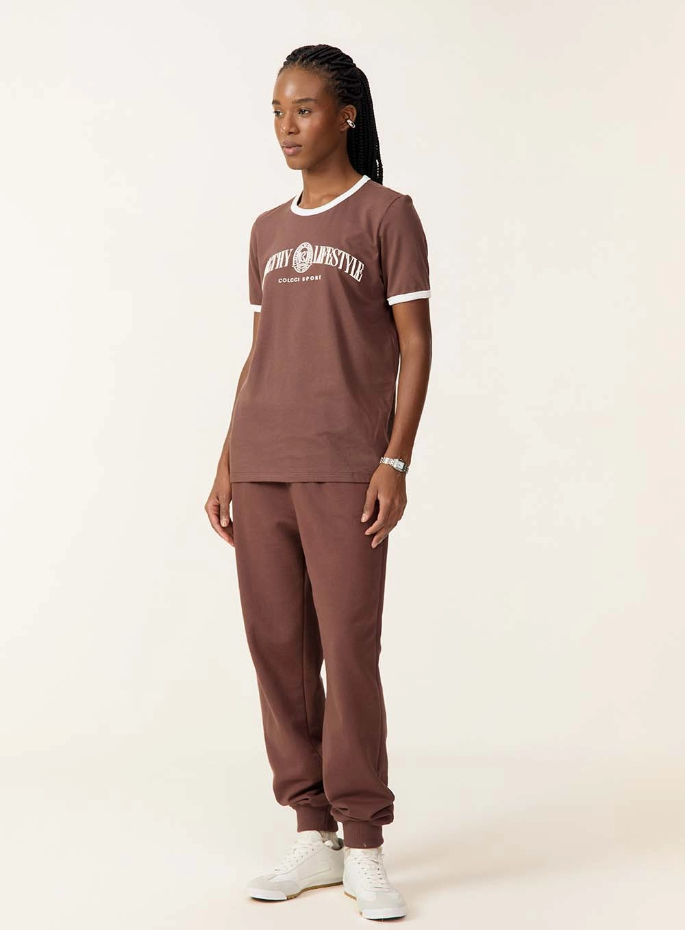 Camiseta Reta Com Estampa Frontal Marrom