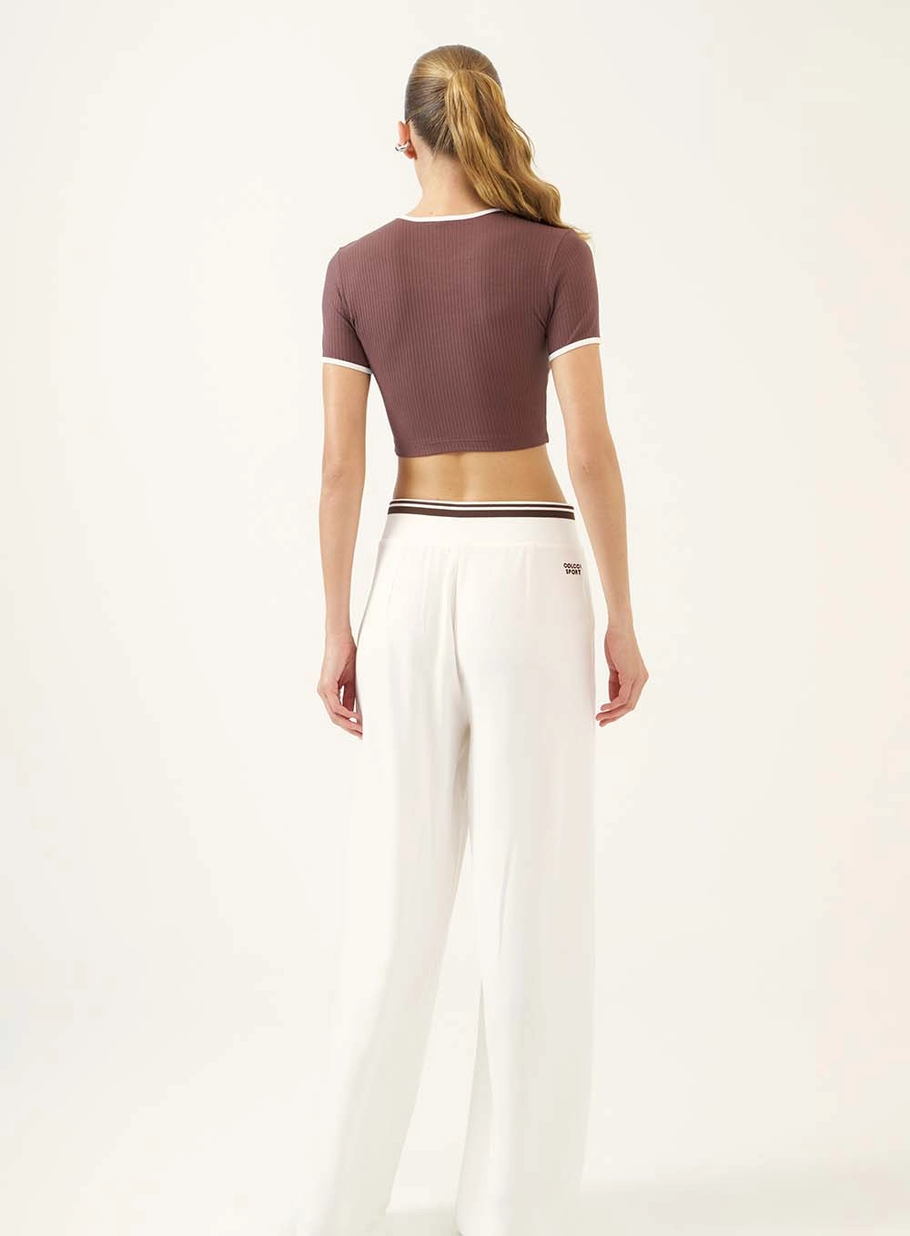 Blusa Cropped Ajustada Em Malha Canelada Marrom