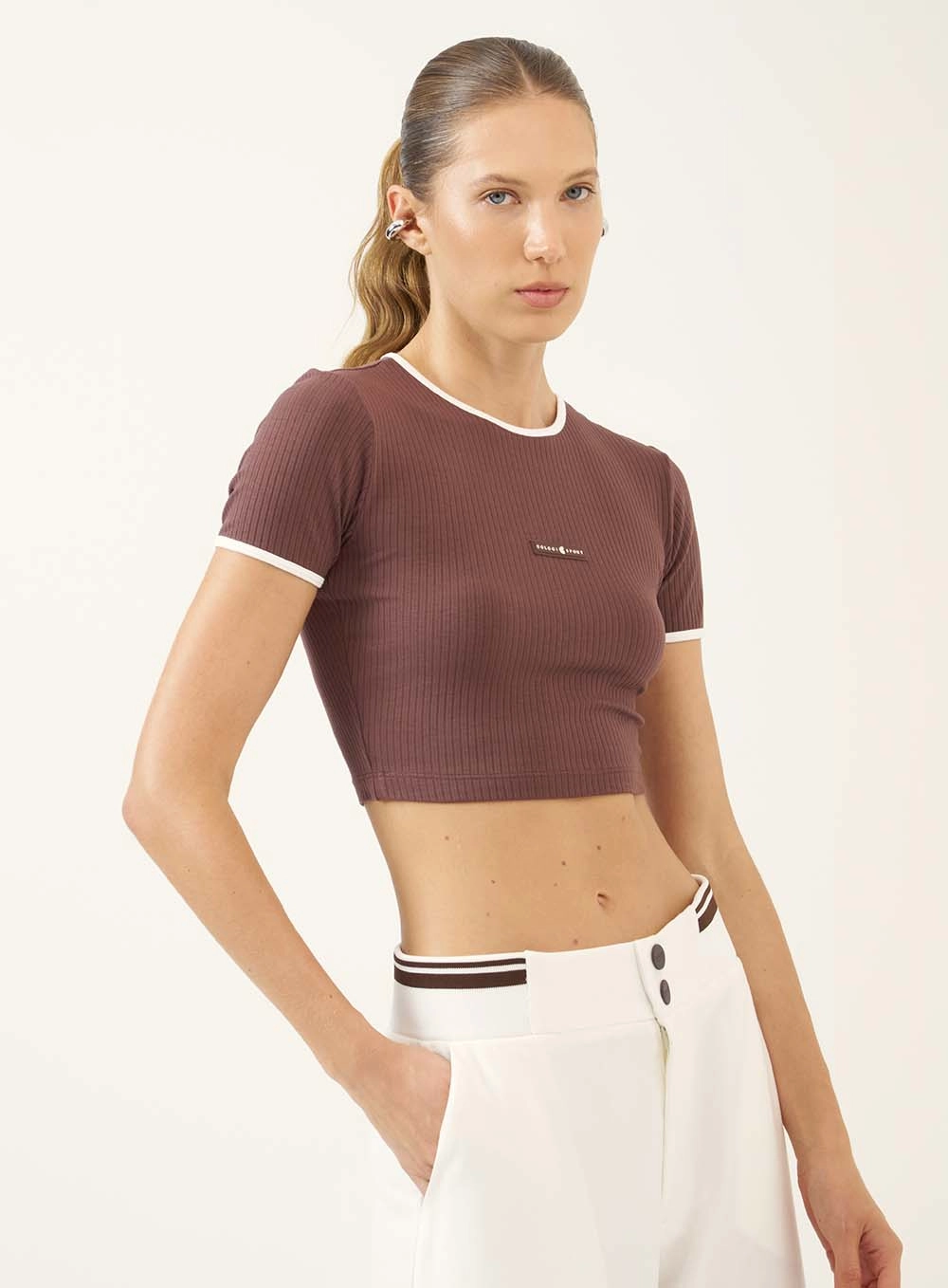 Blusa Cropped Ajustada Em Malha Canelada Marrom