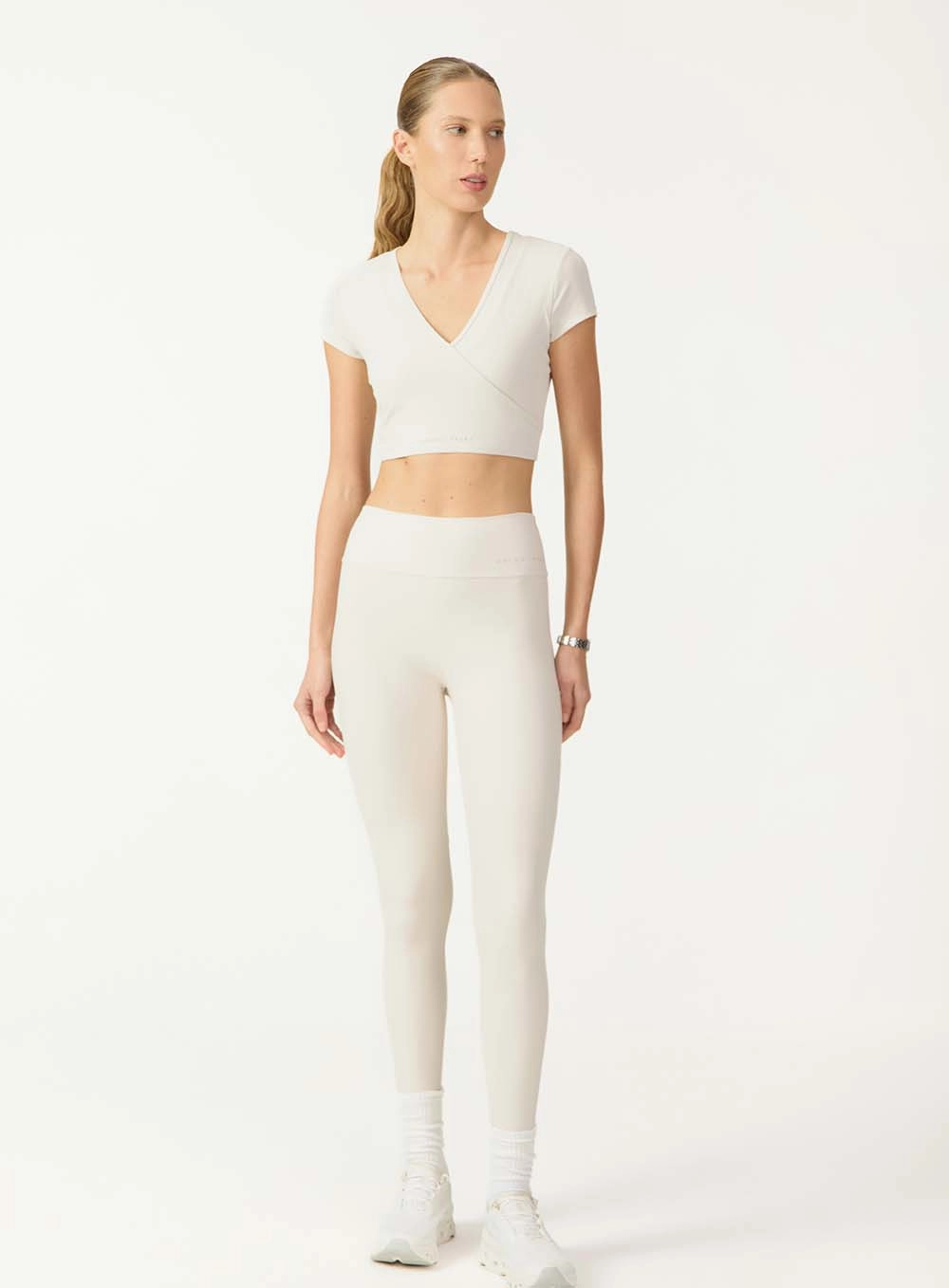 Blusa Cropped Canelada Com Decote Transpassado Cinza