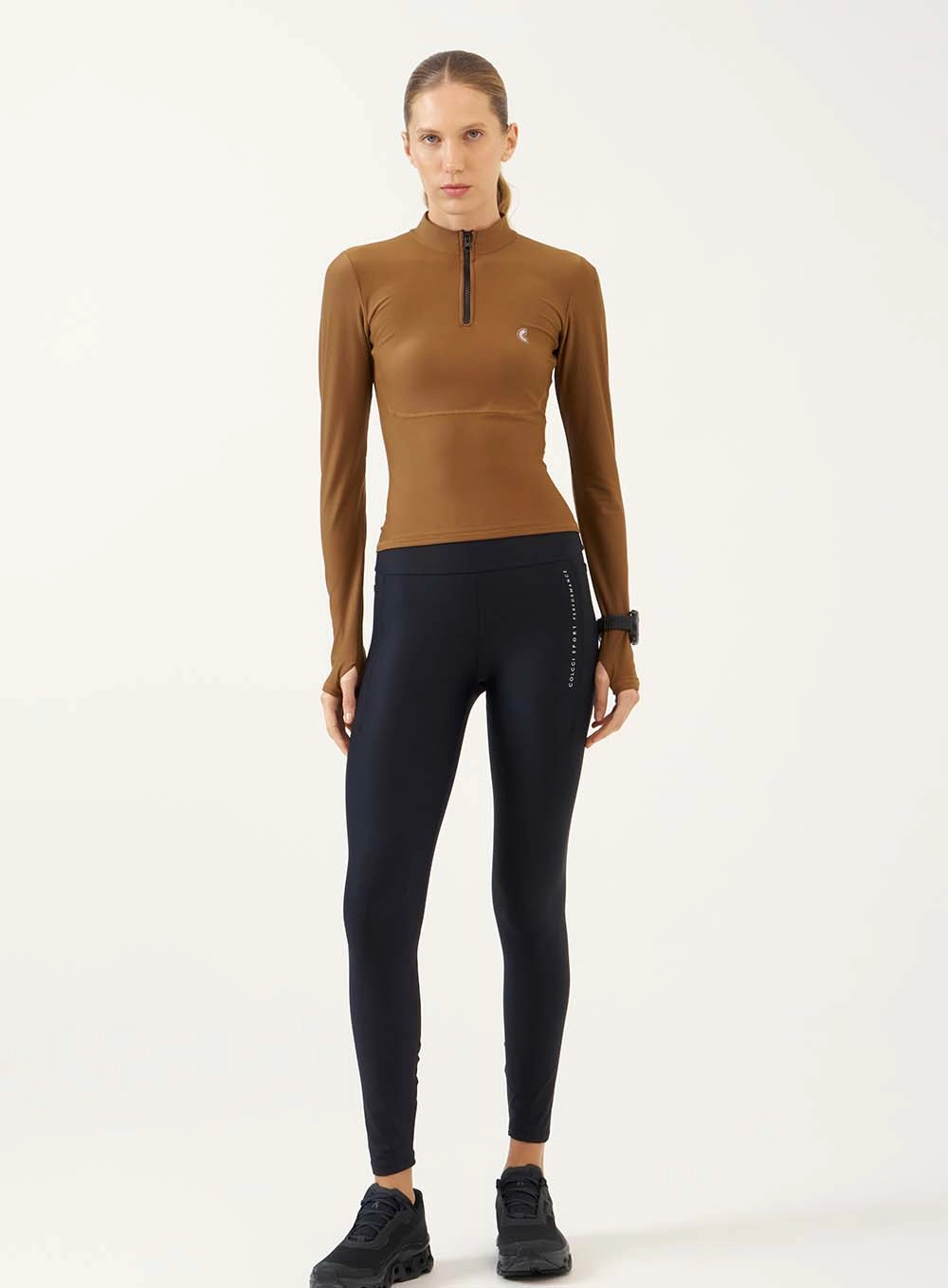 Blusa Esportiva Manga Longa Com Gola Alta E Zíper Marrom