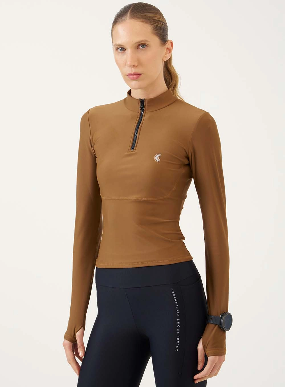Blusa Esportiva Manga Longa Com Gola Alta E Zíper Marrom