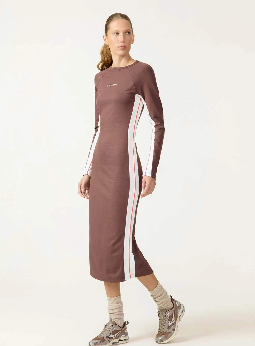 Vestido Midi Com Listras Laterais Contrastantes Marrom