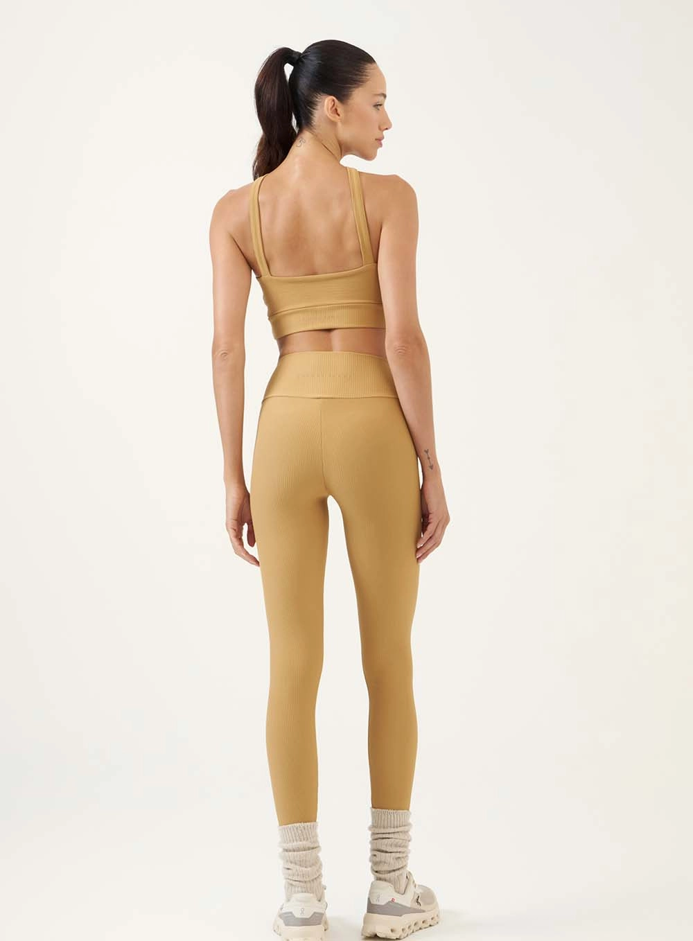 Conjunto Fitness Canelado Com Top Cruzado Bege