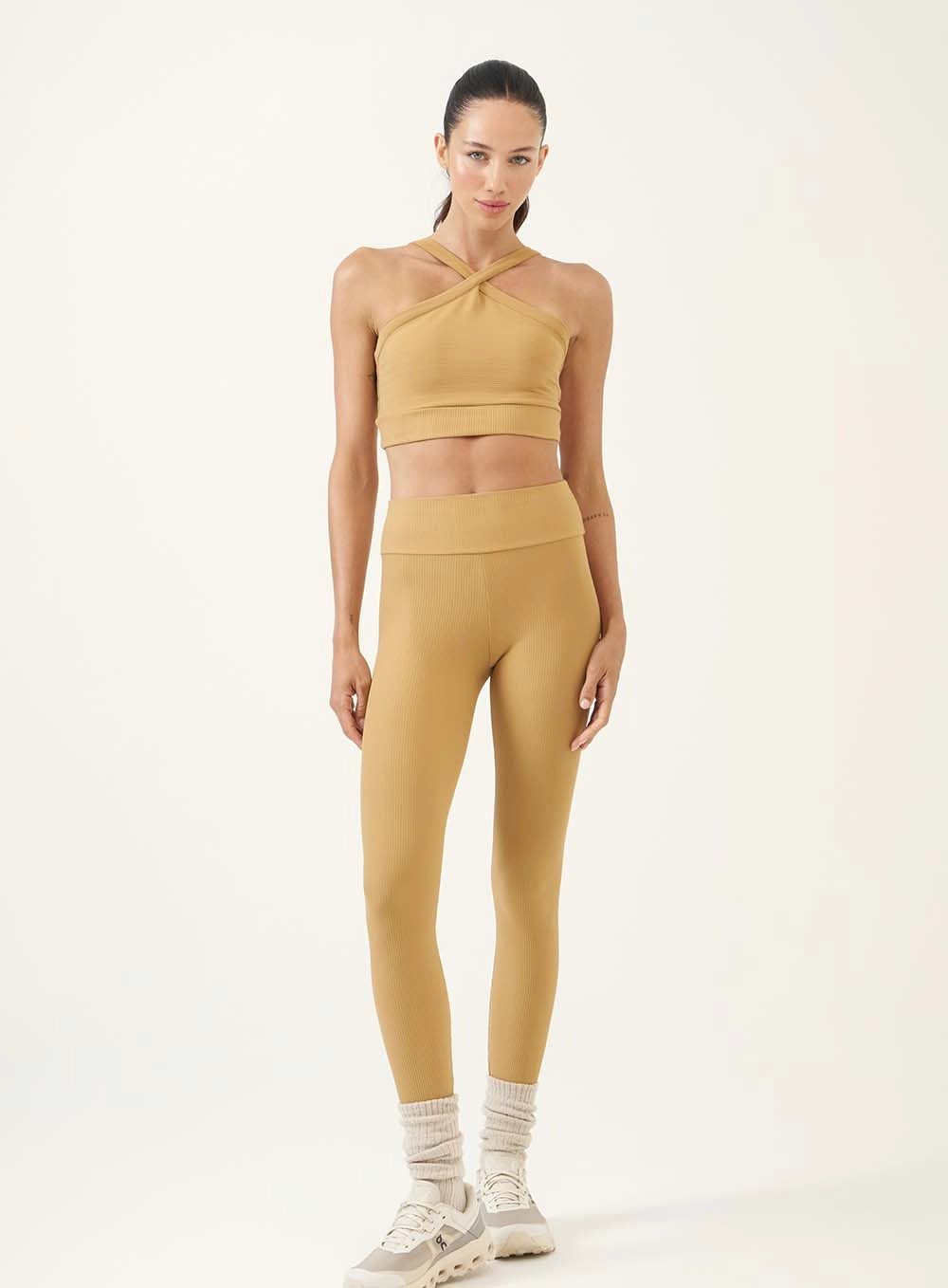 Conjunto Fitness Canelado Com Top Cruzado Bege
