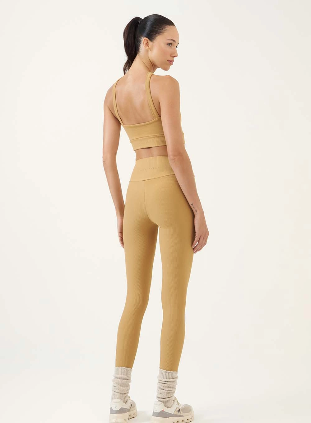 Conjunto Fitness Canelado Com Top Cruzado Bege
