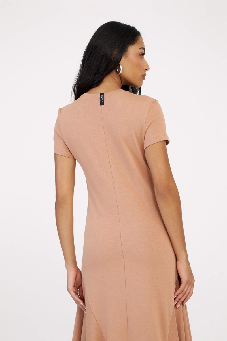 Vestido Midi T-shirt Dress Assimétrico Marrom 4