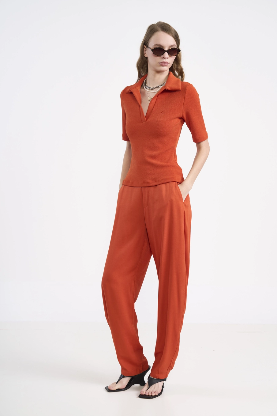 Blusa Polo Com Decote V Em Malha Texturizada Laranja