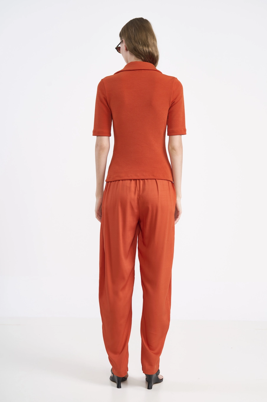 Blusa Polo Com Decote V Em Malha Texturizada Laranja