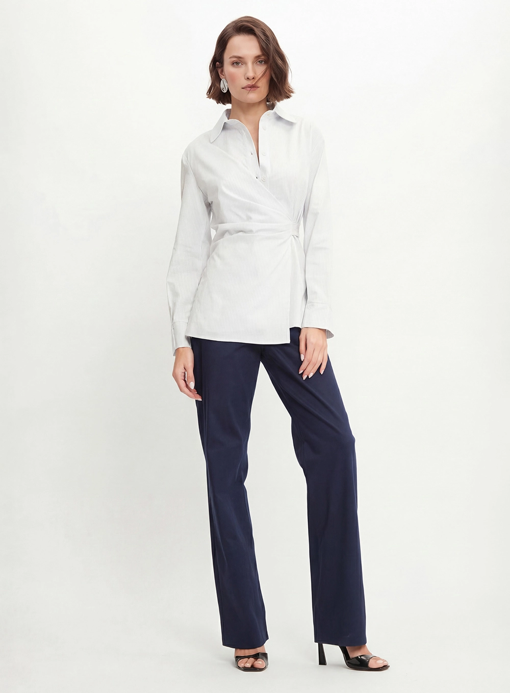 Camisa Feminina Alfaiataria Listrada Off 4