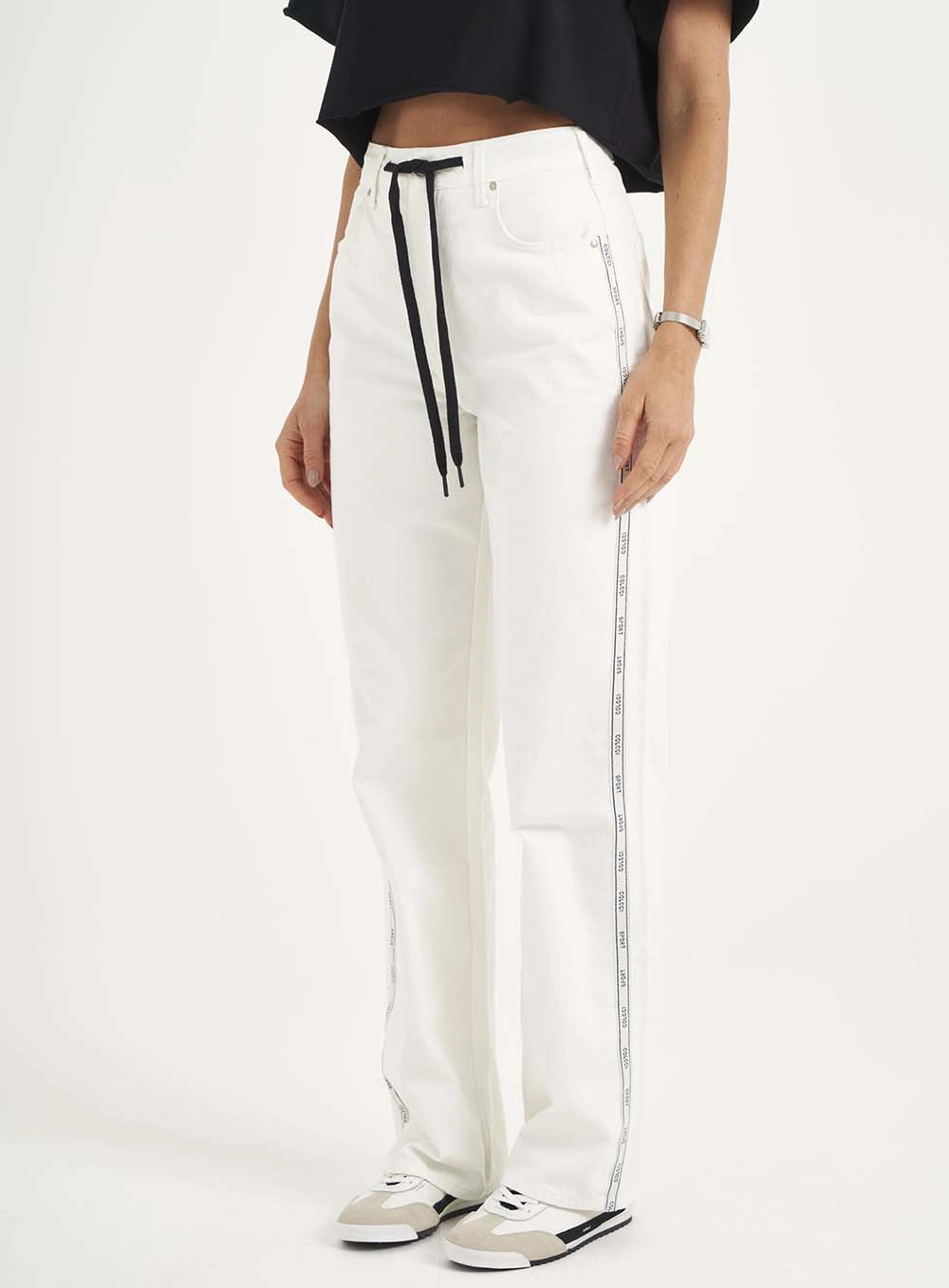 Calça Feminina Reta Em Sarja Juliette Off-Shell